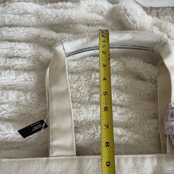 VICTORIA'S SECRET OFF WHITE BAG W/ PURPLE FLORAL SCARF NEW WITH TAGS "FLAW" - Picture 14 of 16